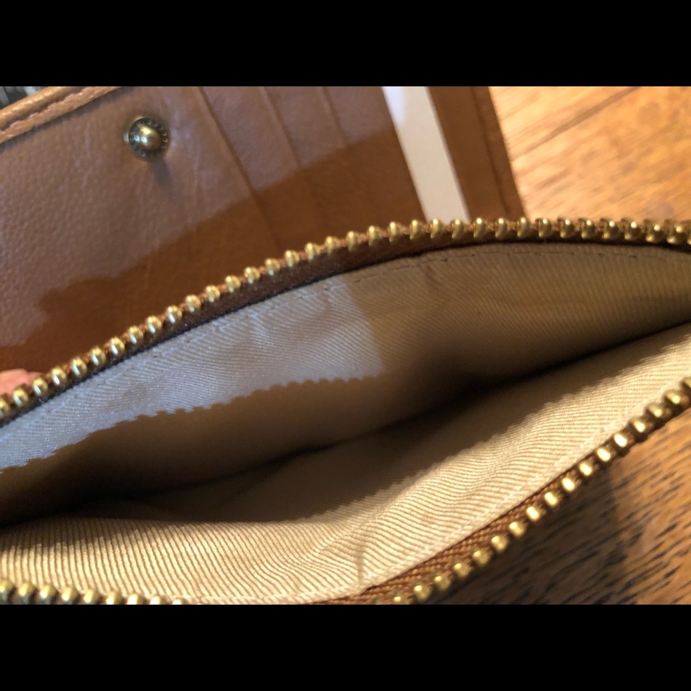 Lucky Brand Card Wallet - Picture 9 of 11